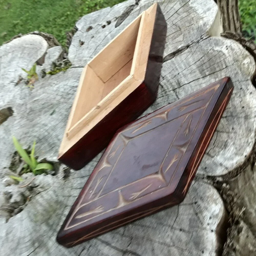 Vintage Carved Wood Box Trinket Box Collectible Wooden Boxes Diamond Shaped Gift - Picture 7 of 15